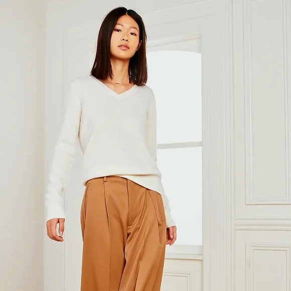 Quince Mongolian Cashmere V-Neck Sweater - Picture 8 of 8